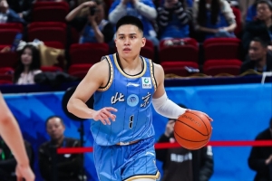 状态太差!陈盈骏5中1仅拿5分4板2助 关键时刻送失误配图