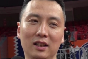 卢伟：北京阵容厚度是联盟最好的 季后赛经验更多&更适应外籍裁判配图