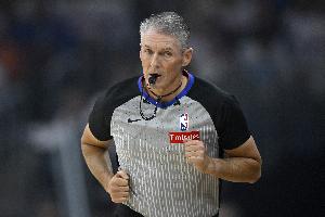 Skip：裁判福斯特收到了NBA的剧本！马刺进总决赛打尼克斯配图